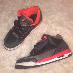 Crimson Jordan 3s women’s 7.5/ kid’s 6.5